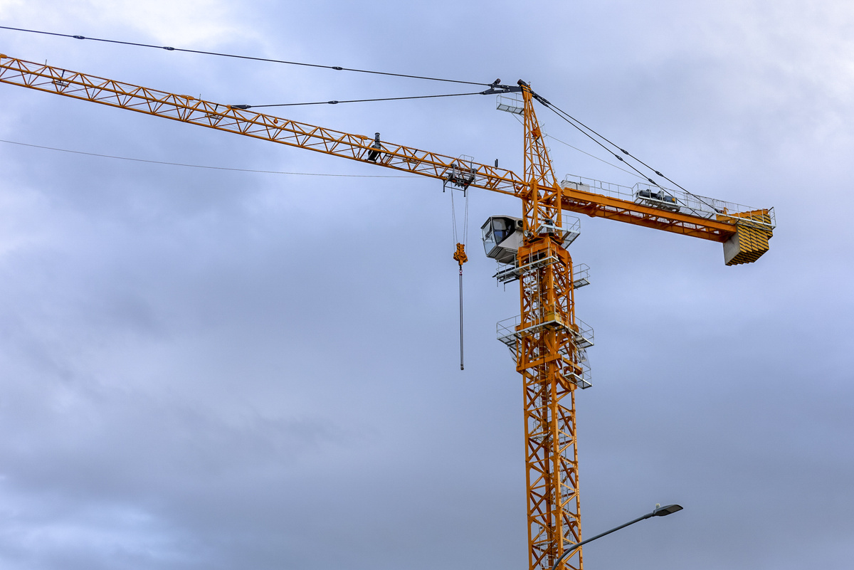 В результате падения техники погибла женщина-машинист.  Фото: ФедералПресс / Елена Майорова