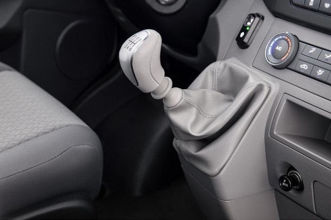 Sollers Atlant с дизельным двигателем 2,7 литра комплектуется 6-ступенчатой механической коробкой передач производства ЗМЗ.