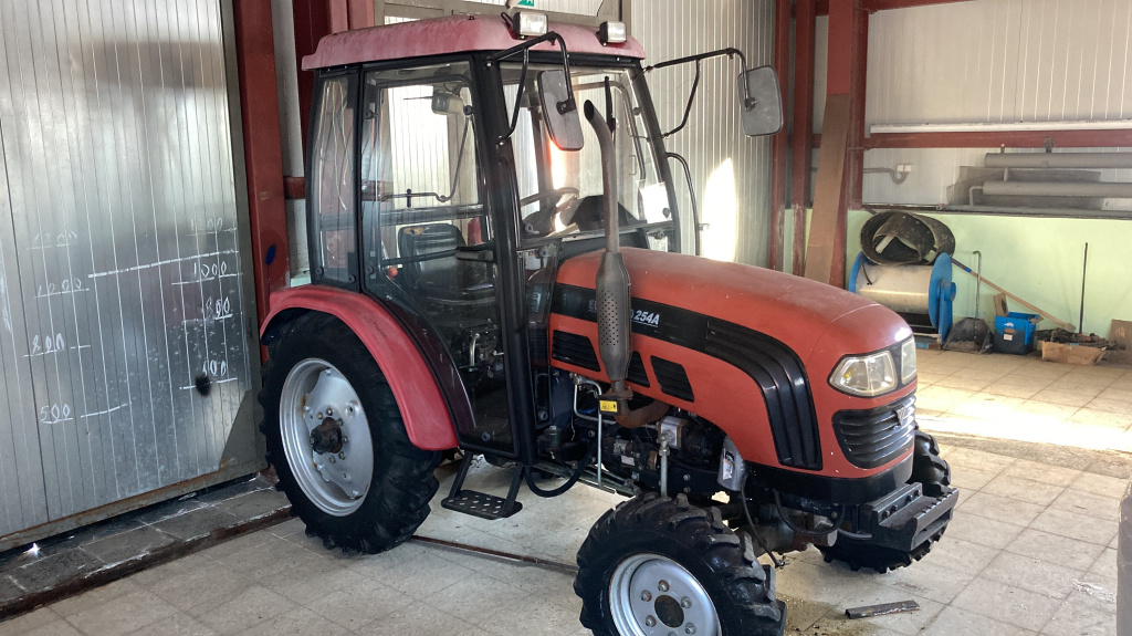    В Ханты-Мансийске таможенники передали технику на СВО