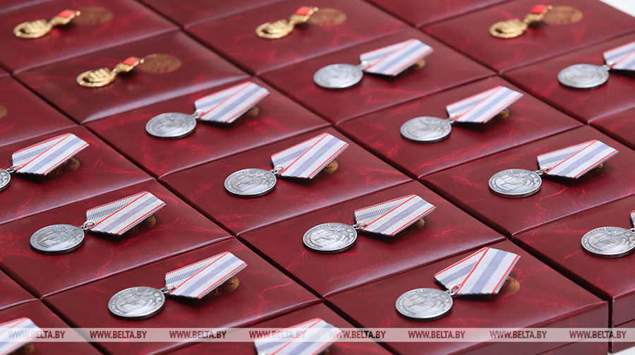     Государственных наград удостоены 39 представителей различных сфер деятельности