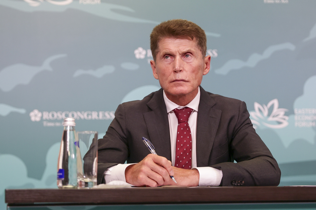 В видеоролике искусственно созданное изображение губернатора Приморья рассказывает неправдивую информацию.  Фото: Фото: ФедералПресс / Иван Кабанов