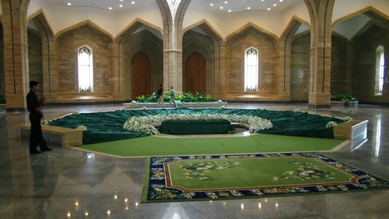 Внутри мавзолея Х.Асада было так.   фото: картинки яндекса. 