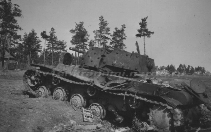 Танк КВ-1 с заводским номером М-4863 выпуска середины июля 1941 года (коллекция автора)