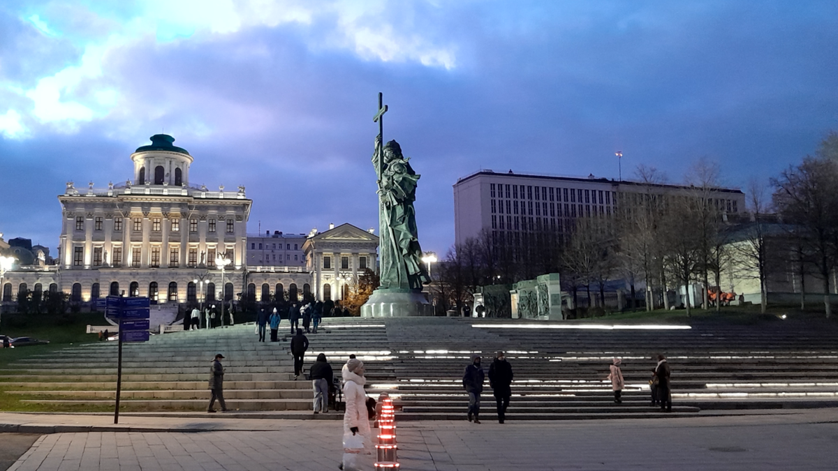 фото автору памятник князю Владимиру