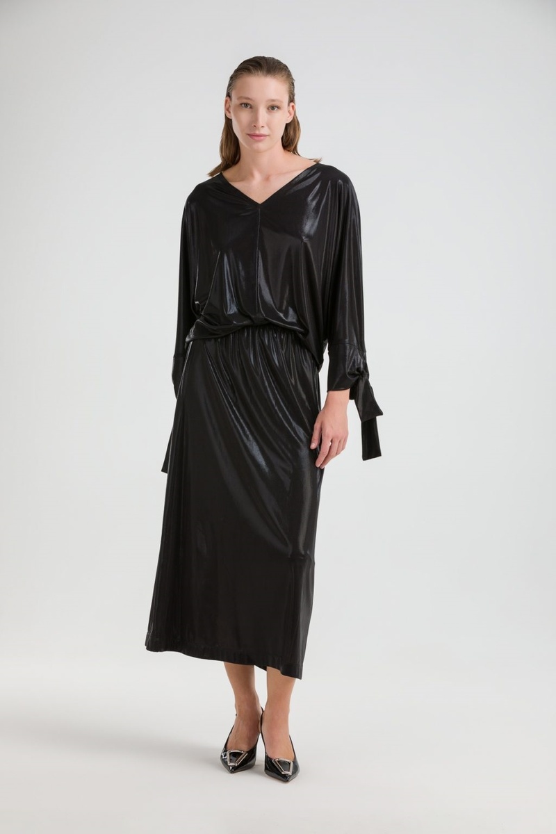 Блузка из глянцевой ткани