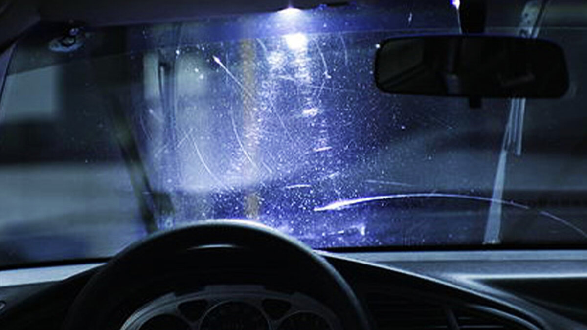 Лобовое стекло. Стекла машины. Лобовое стекло. Запотевшие окна в машине. Лобовое стекло стеклоочиститель.