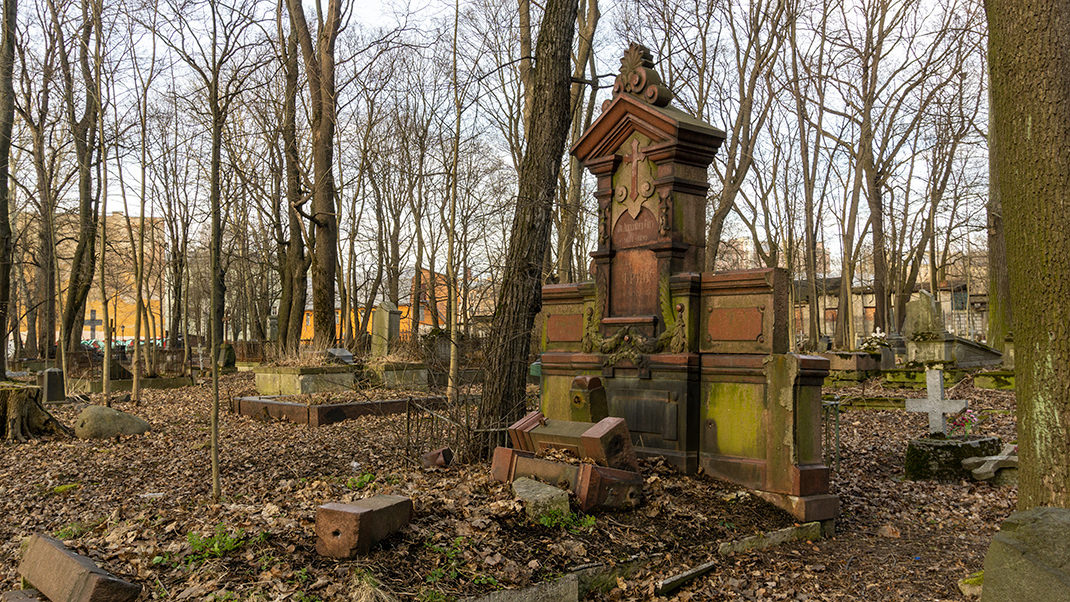 Смоленское лютеранское кладбище