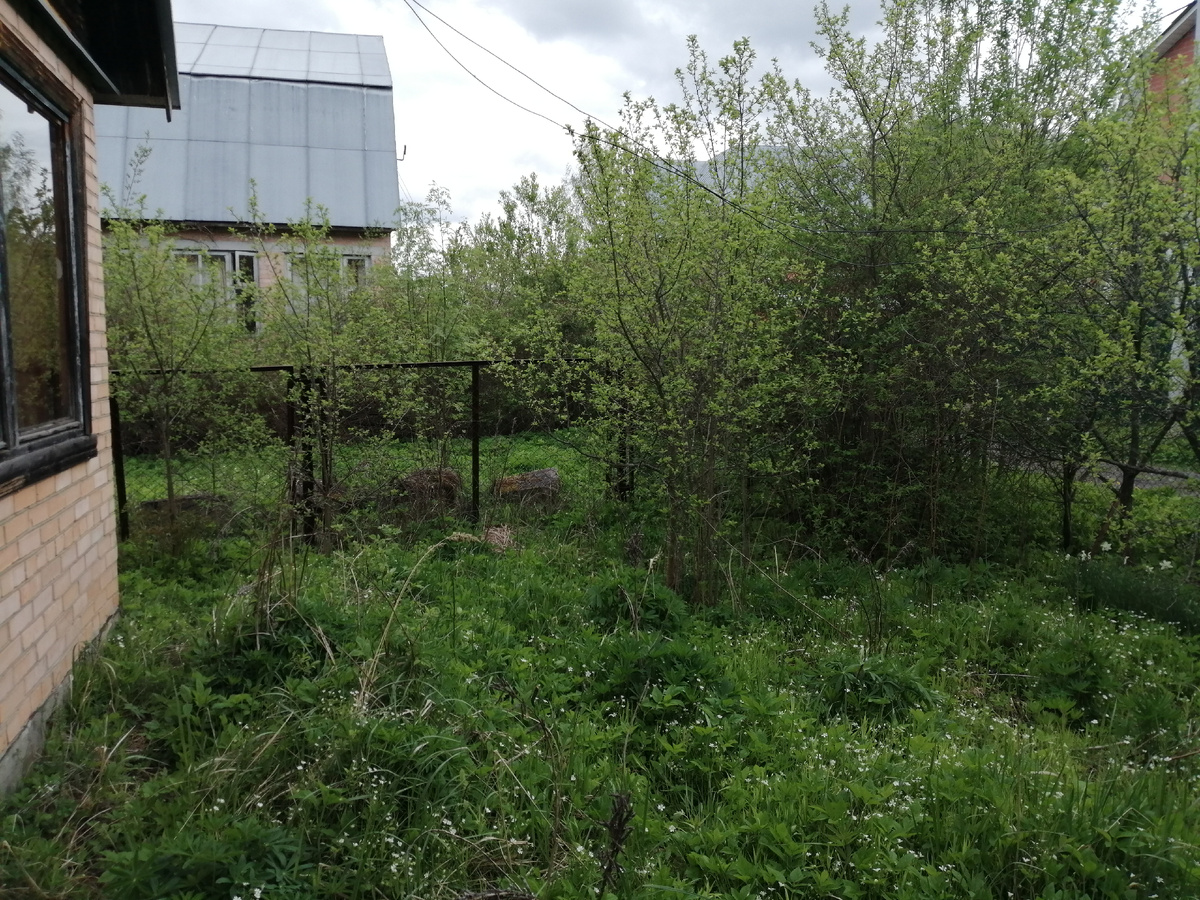 Тут видимо должны были быть красивые клумбы с цветами )))