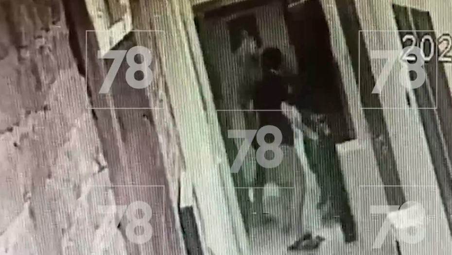    Запись с камер видеонаблюдения в хостеле, где произошла драка с поножовщиной. Петербург, декабрь 2024 года. Автор фото: 78.ru