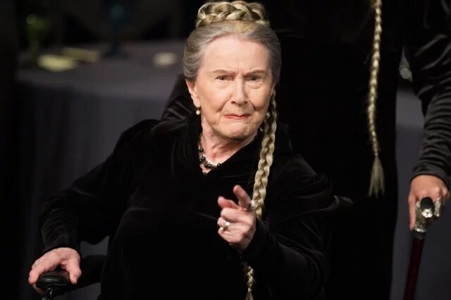    Кого играла умершая Раиса Максимова, работавшая с Ефремовым и Мягковым?