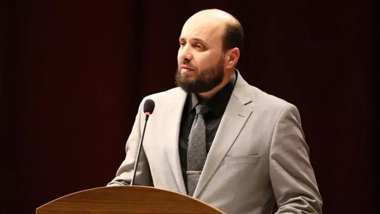 Аль-Башир имеет тесные связи с руководством ХТШ, но его отличают более умеренные взгляды. Фото: тг-канал SyriangSG