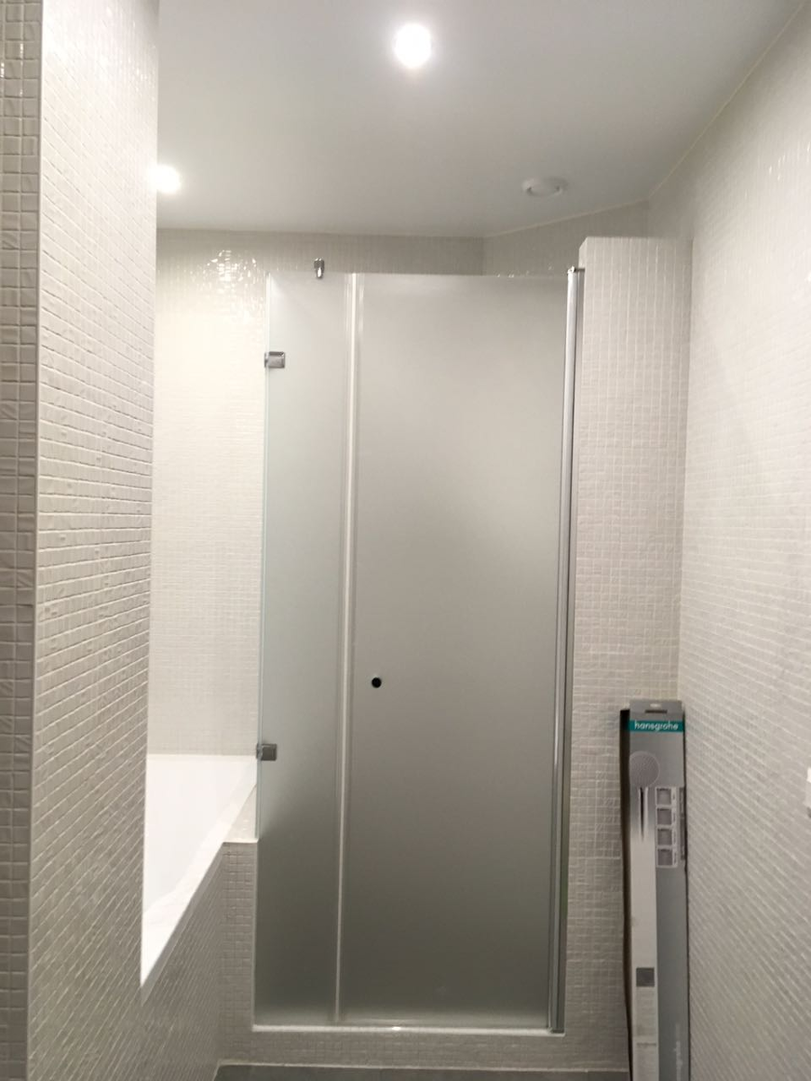 Душевая с ванной на монопетле, стекло матовое, фурнитура хром, фото 2