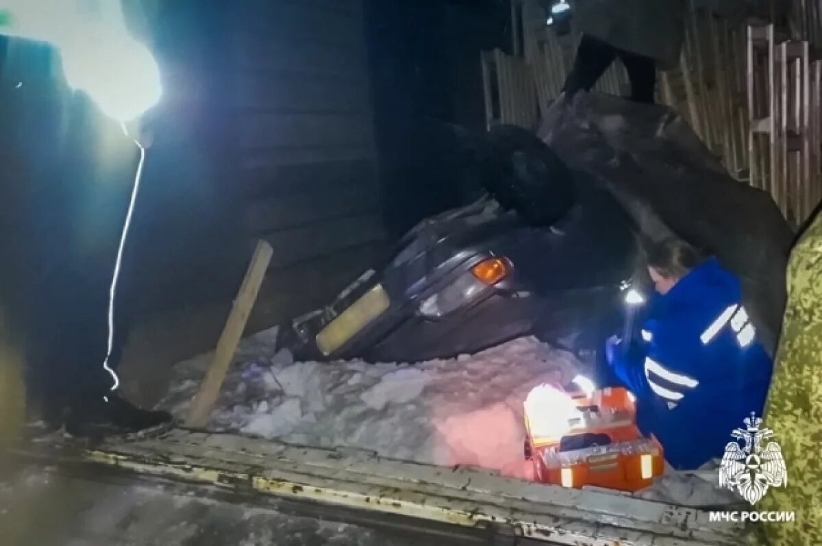    Водителя ВАЗ-2114 зажало в машине после аварии под Смоленском