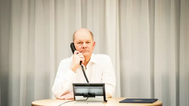 Большинство немцев поддерали телефонный разговор между федеральным канцлером Олафом Шольцем (СДПГ) и президентом России Владимиром Путиным © Steffen Kugler/Bundesregierung/dpa-Pool/dpa