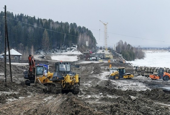    Строительная и дорожная техника задействована в реконструкции региональной дороги 04К-339