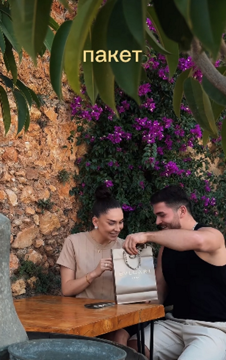 Татьяна Мусульбес получила от мужа кольцо за рождение дочки Мии. Фото: соцсети