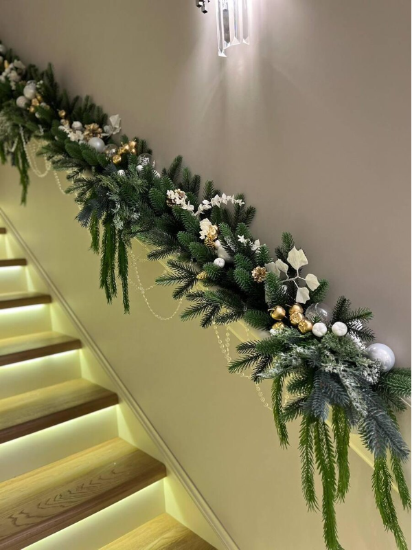 Листайте галерею и смотрите карточки