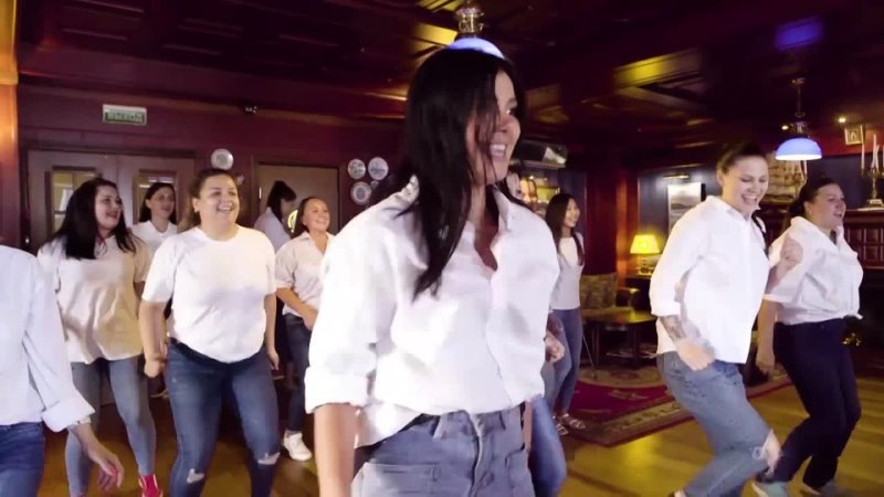    Кадр из видео с исполнением песни-переделки «WWW» («Ленинград») на дне рождения руководителя