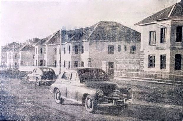 Автомобиль ГАЗ-М-20 «Победа» на асфальтированной улице имени Ленина в Карпинске, Заметка в газете «Карпинский рабочий», 1953 год