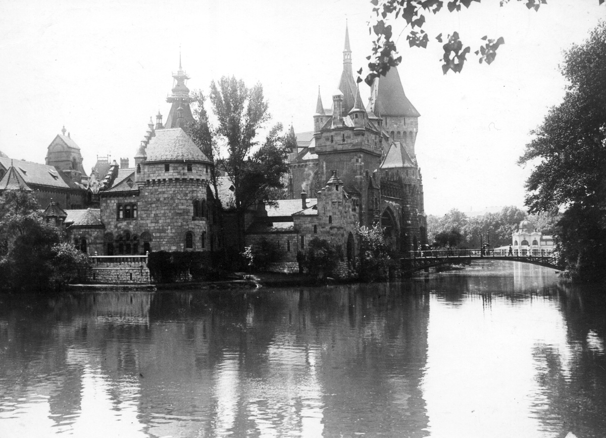 Фото 1900 года (источник vajdahunyadcastle.com).