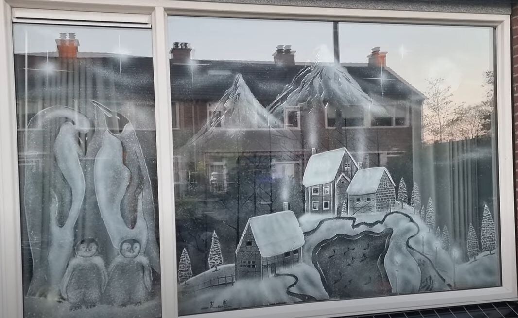    Роспись зубной пастой   
Источник: Скриншот из видео