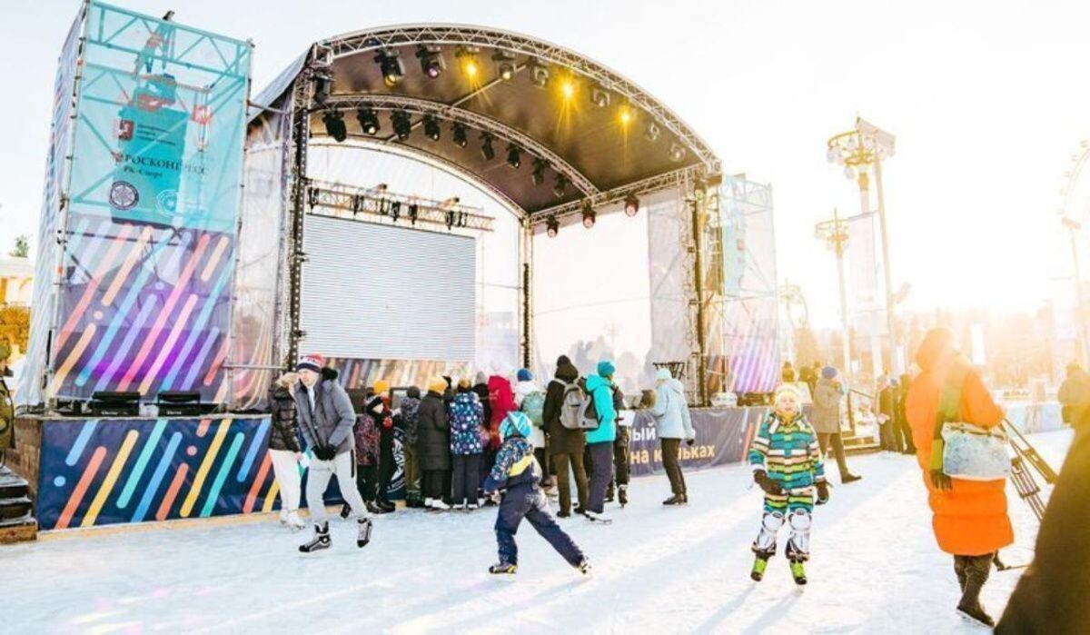     Каток на ВДНХ. Источник: mos.ru Автор фото: Пресс-служба Мэра и Правительства Москвы