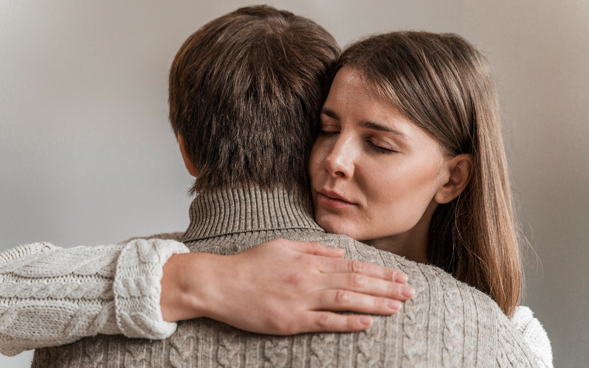 Как помочь близкому человеку бросить пить: советы и шаги (источник изображения: freepik.com)