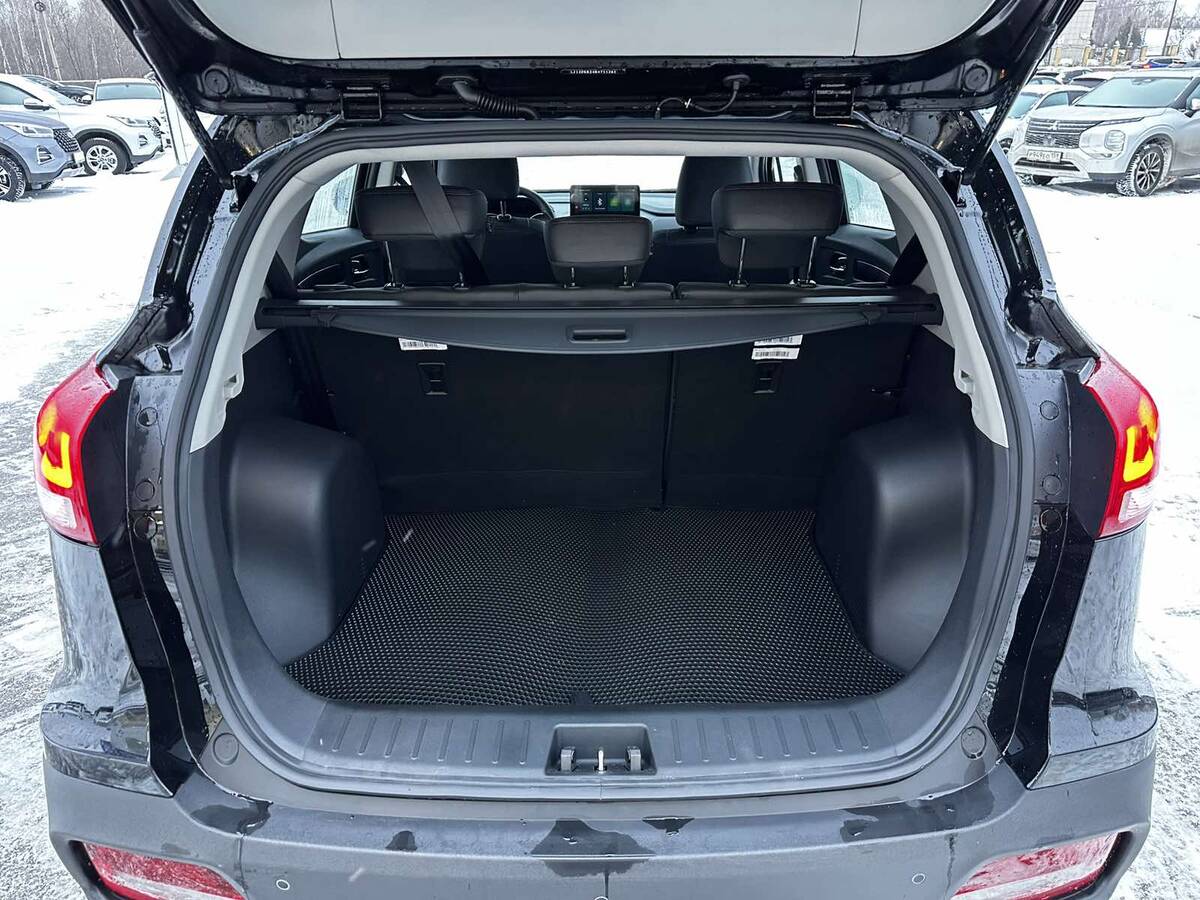 Задний ряд сидений складывается в соотношении 60/40