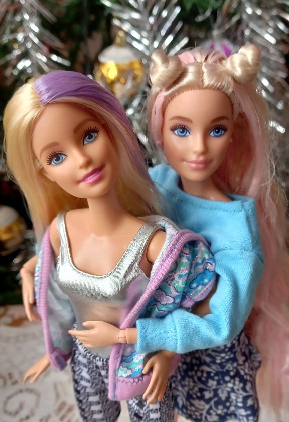 две барби Милли