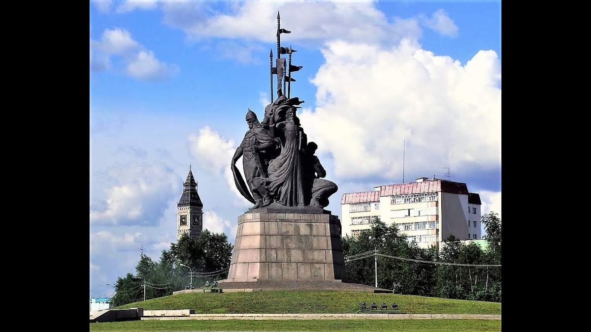 Памятник Основателям Сургута, в том числе князю Фёдору.