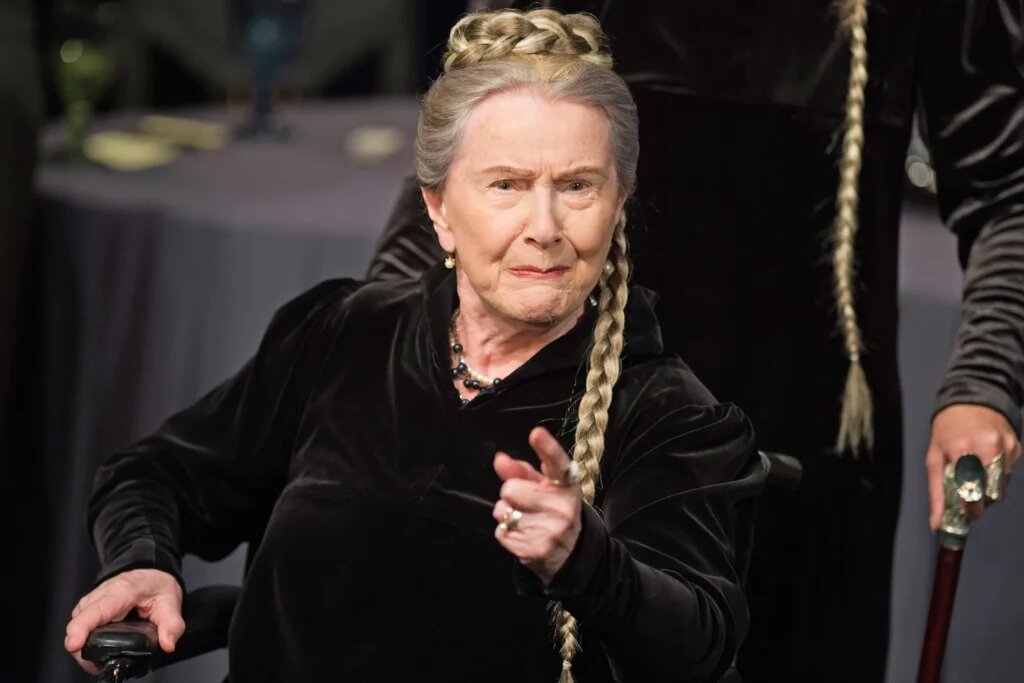 Раиса Максимова на сцене