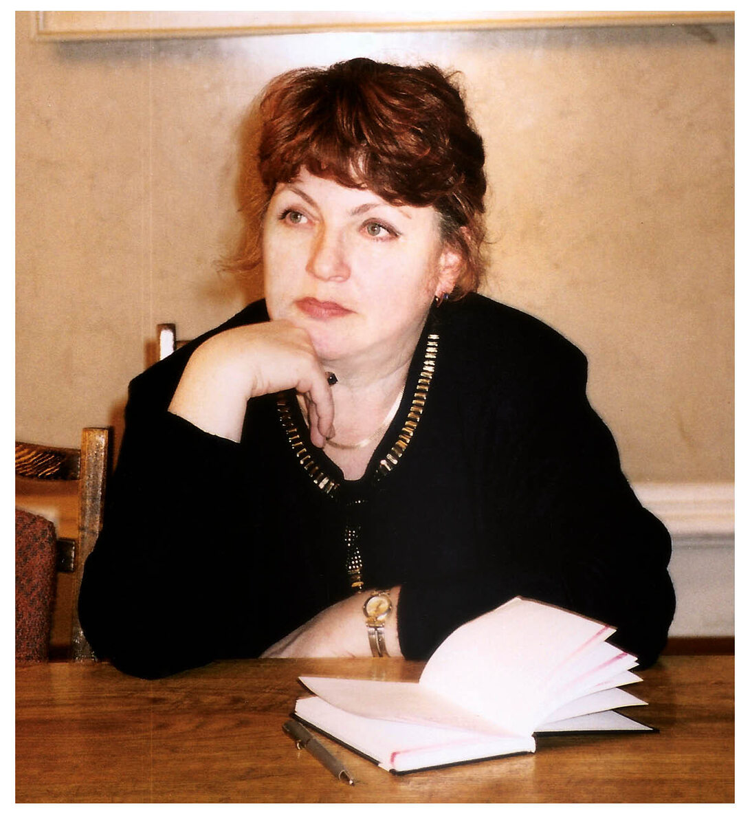 Елена Анопова, эзотерик, астролог, таролог. Автор Космогонического Учения Третьего Луча. Писатель, автор книг по эзотерике, Таро и магии. Основатель современной русской философско-эзотерической школы «Алес», основатель издательства «Аввалон-Ло Скарабео». 