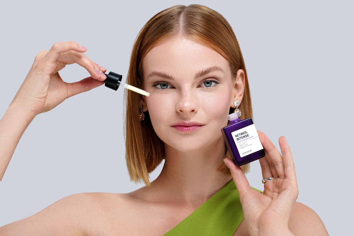 Продукт на фото: интенсивная антивозрастная сыворотка для лица с ретинолом от SOME BY MI