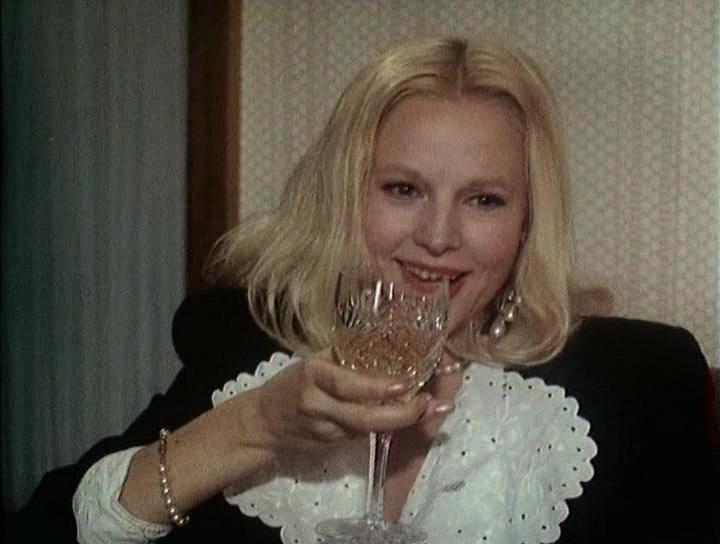 Елена Кондулайнен в фильме «Не стреляйте в пассажира!», 1993