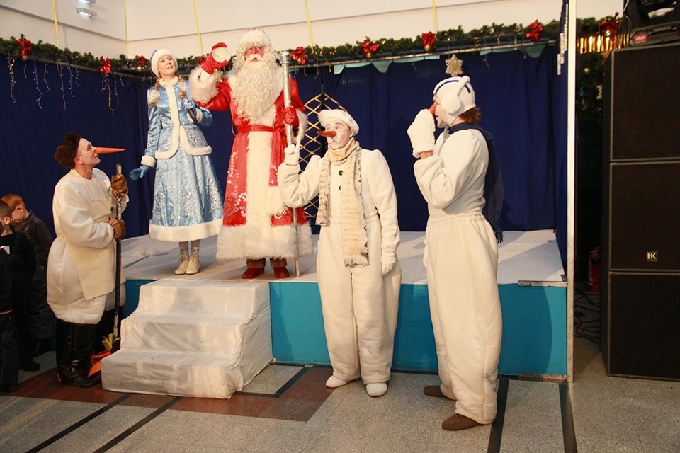    На губернаторские елки можно также попасть по билетам Олег УКЛАДОВ