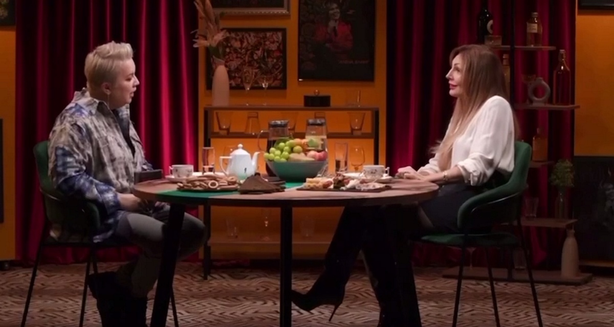 Алена Блин выспрашивала у Натальи Бочкаревой, крутила ли она роман с Натаном. Фото: кадр из видео, скриншот