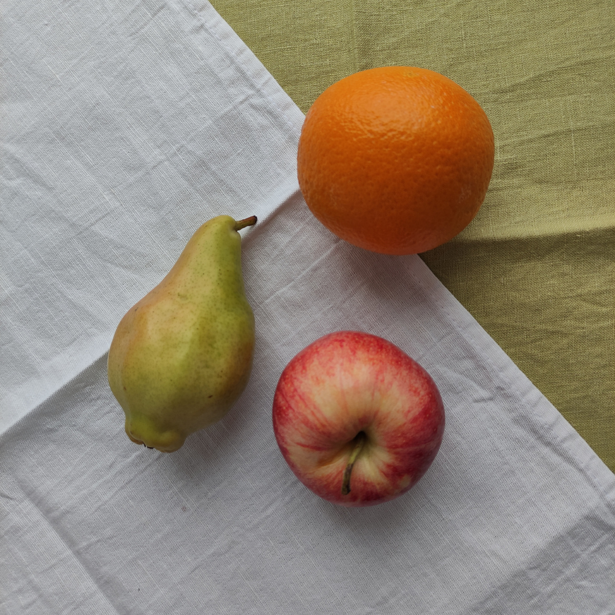 Фрукты сын принёс из школы в течение нескольких дней