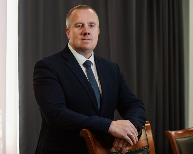    Управляющий директор «Уральской Стали» Сергей Журавлев поздравил оренбуржцев с Днем Конституции Кристина Просвиркина