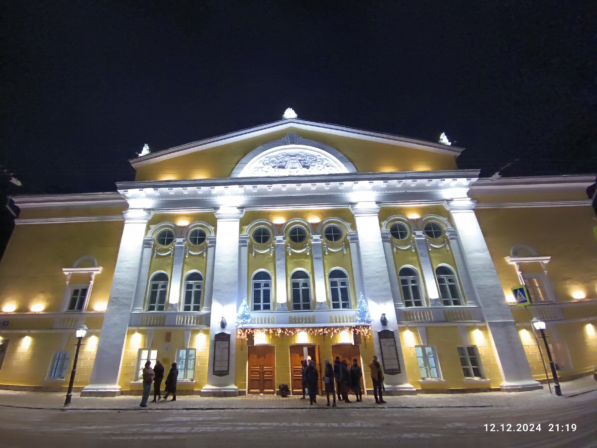 Это фото уже после спектакля, до него не успевала.