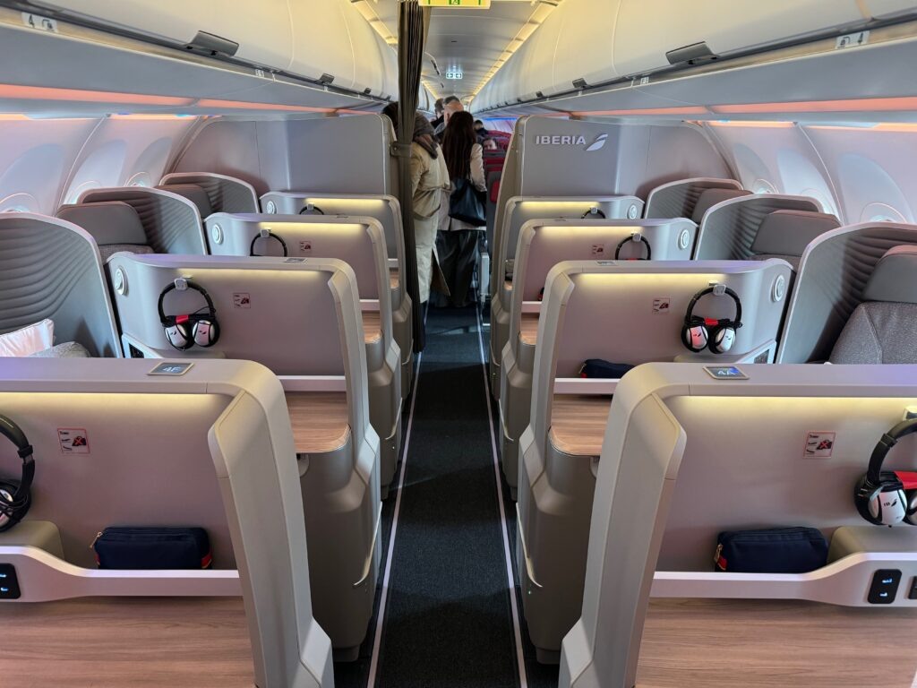 Салон бизнес-класса Airbus A321XLR Iberia  📷
