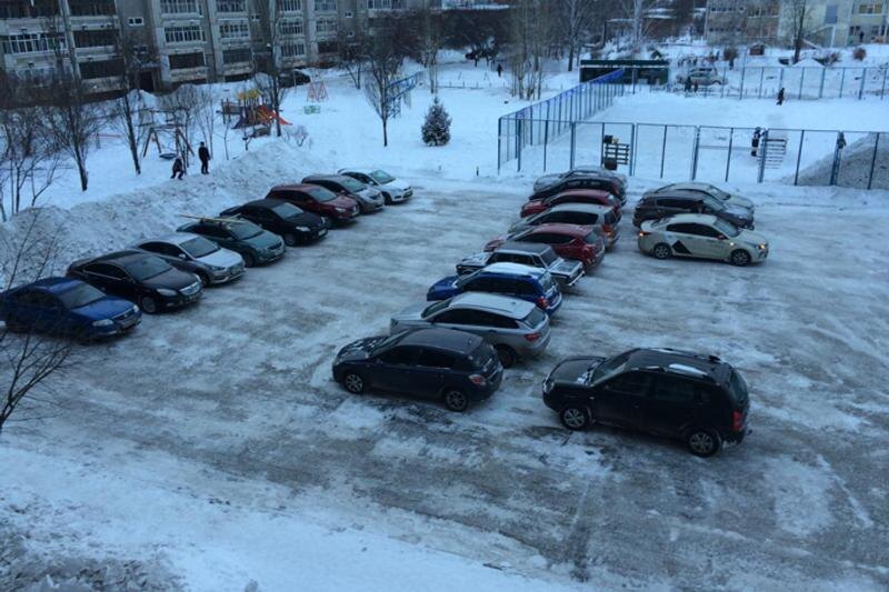    Предоставлено ТСЖ "Прогресс". Справа - корт, который признан аварийным и будет снесен