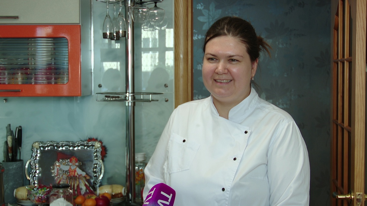 Юлия Михалева завоевала золотую медаль Национального чемпионата "Абилимпикс" в номинации "Кондитерское дело"