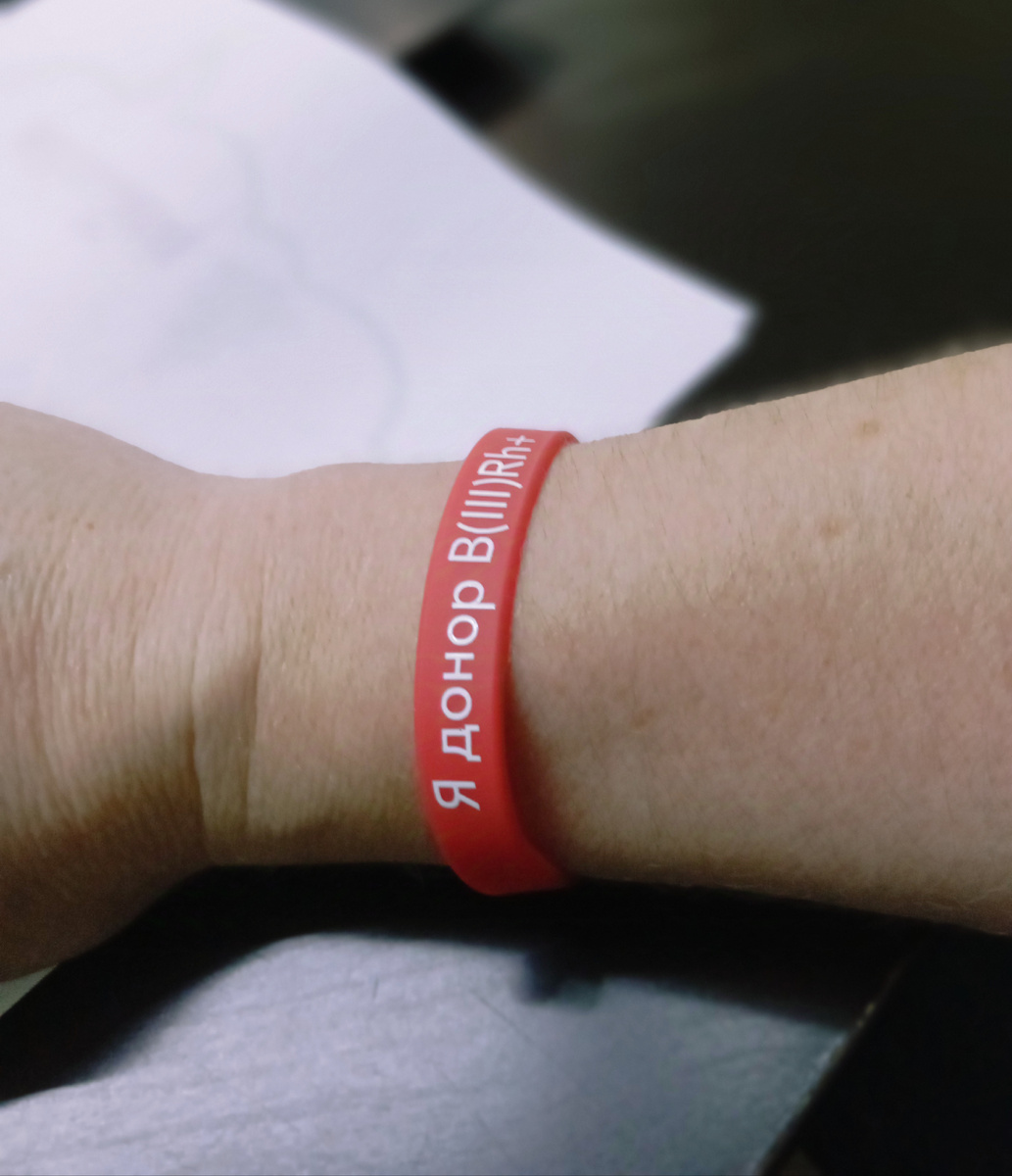 Такой браслетик подарили вчера в центре с указанием группы крови и резуса