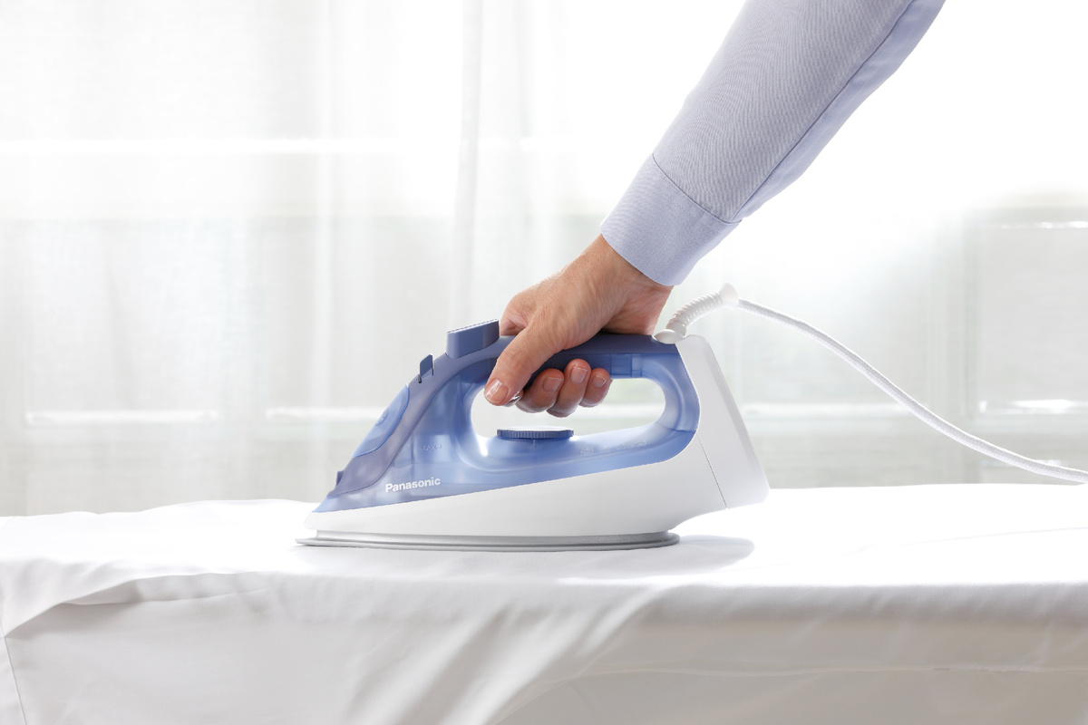 Паровой утюг Panasonic NI-S530 / Фото Panasonic Global
