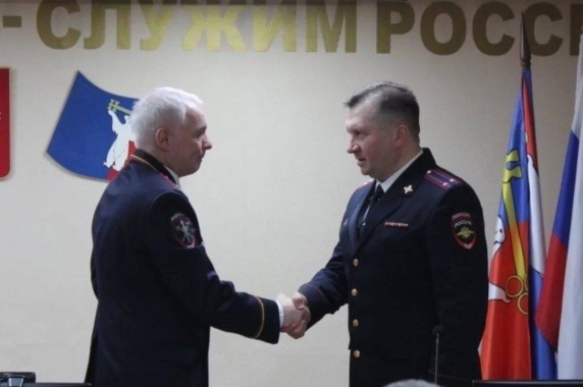    Начальник ГУ МВД России по Красноярскому краю Александр Речицкий (слева) и новый глава норильской полиции Вадим Королев (справа).