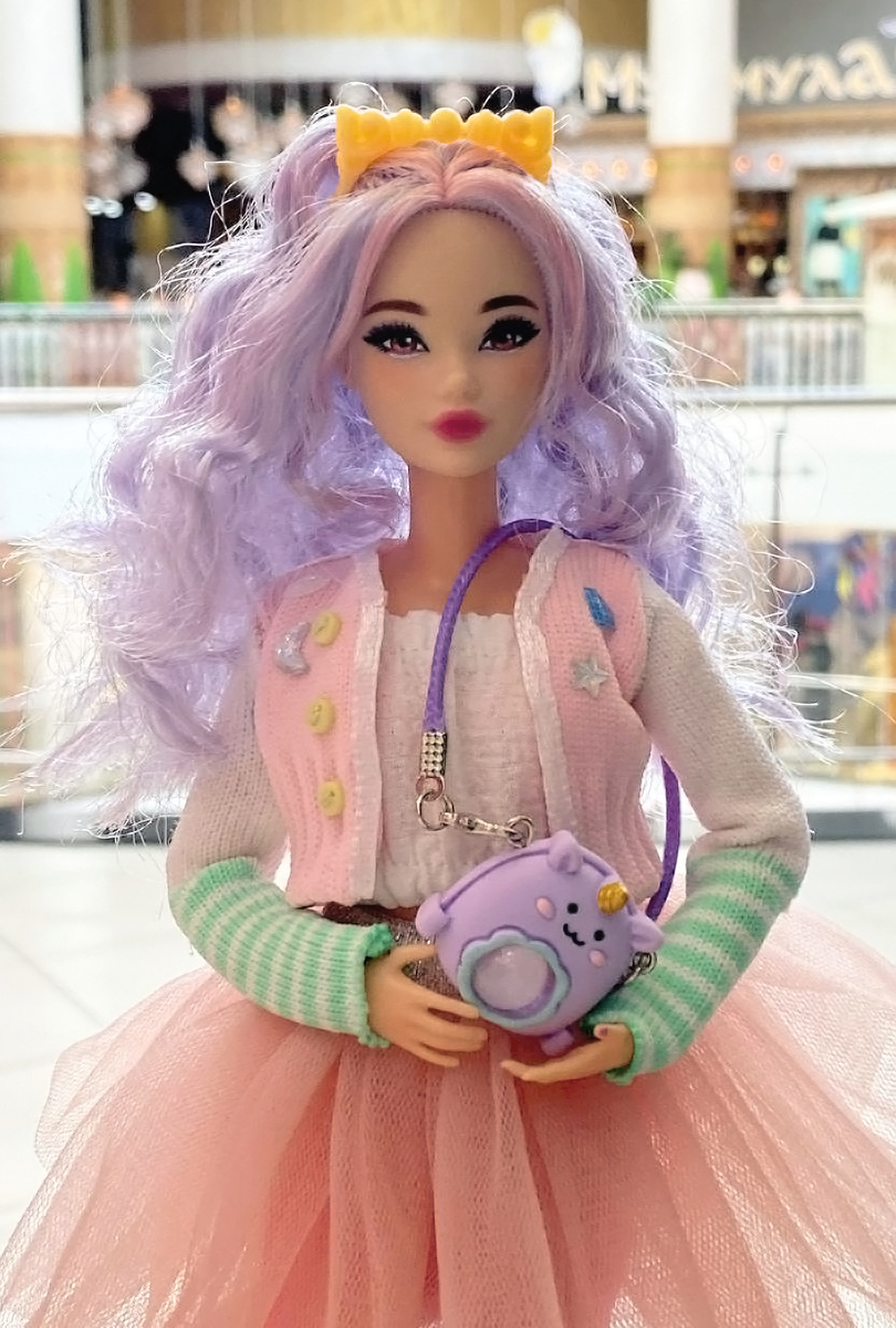 Barbie Dreamtopia Mermaid Odile на теле петитки. Прошу прощения за качество фото, было темновато.