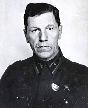 Комбриг А. В. Горбатов. Предвоенное фото. Источник: https://yandex.ru/images/