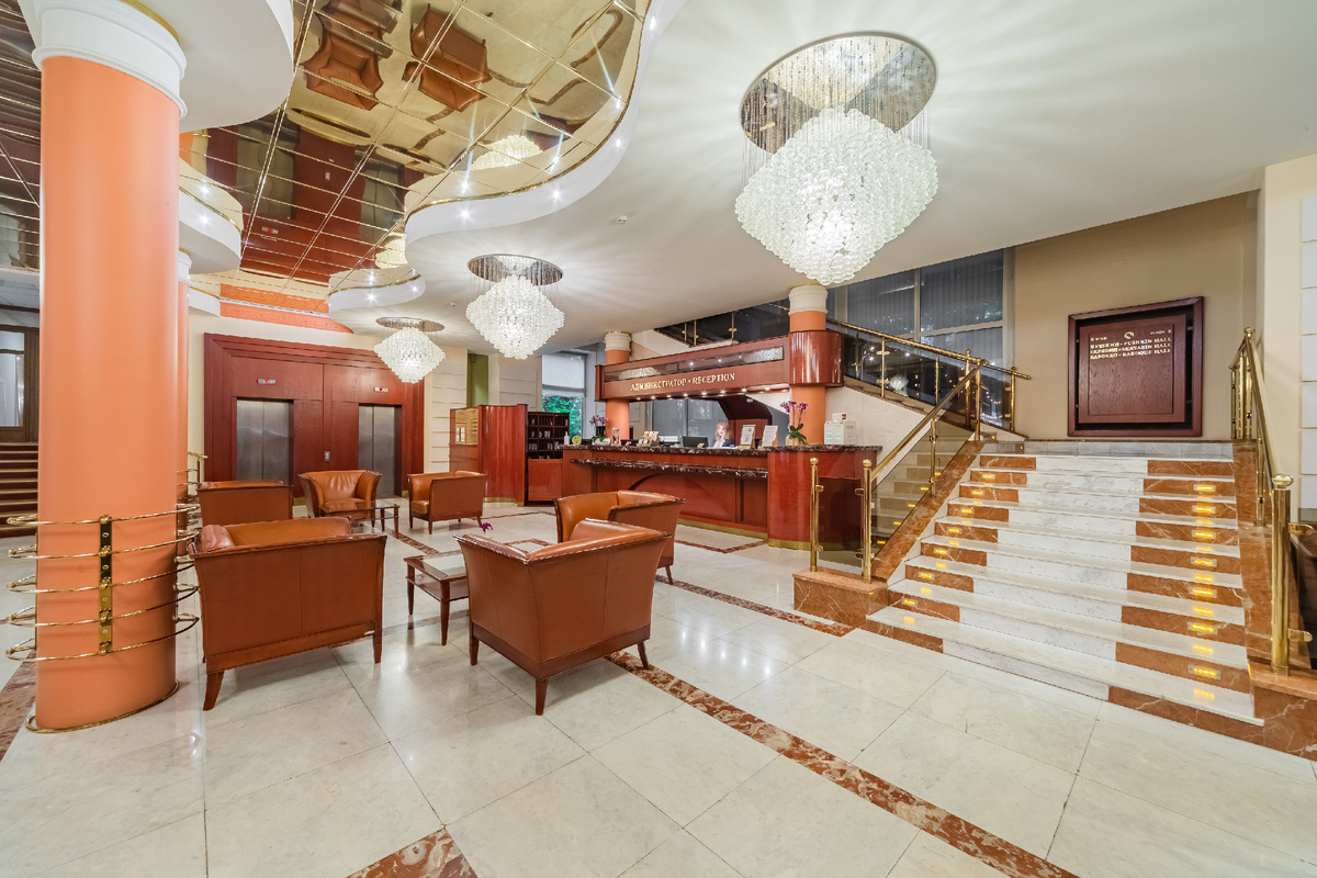 Холл 1 этажа сейчас.