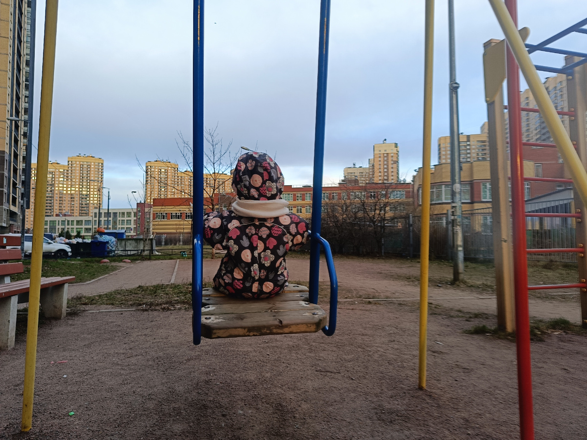 Кач-кач на скрипучей качельке