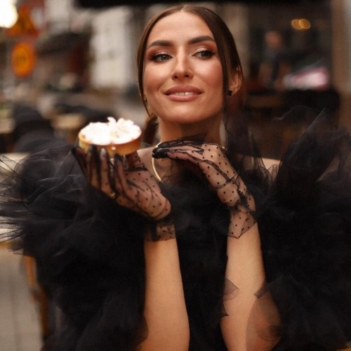 стилист Саша Сафонова